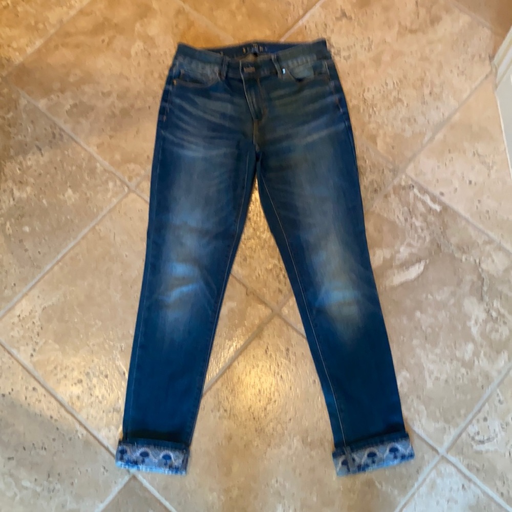 White House Black Market crop embroidered jeans size 6